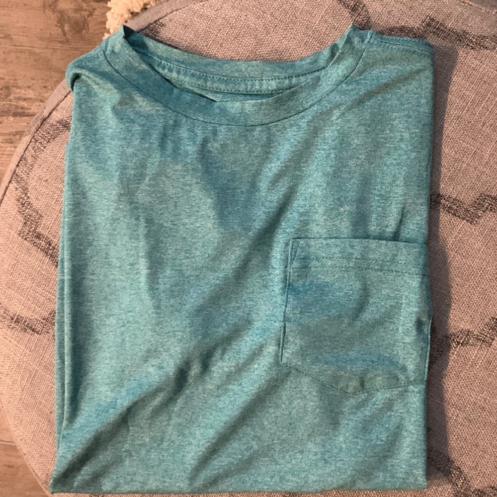 Short sleeve green performance pocket Tshirt